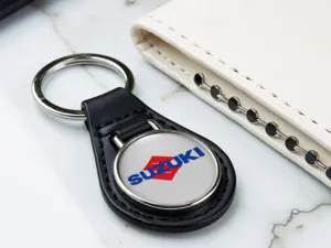 Suzuki Chiave in Pelle Stile Robusto Design Lucido